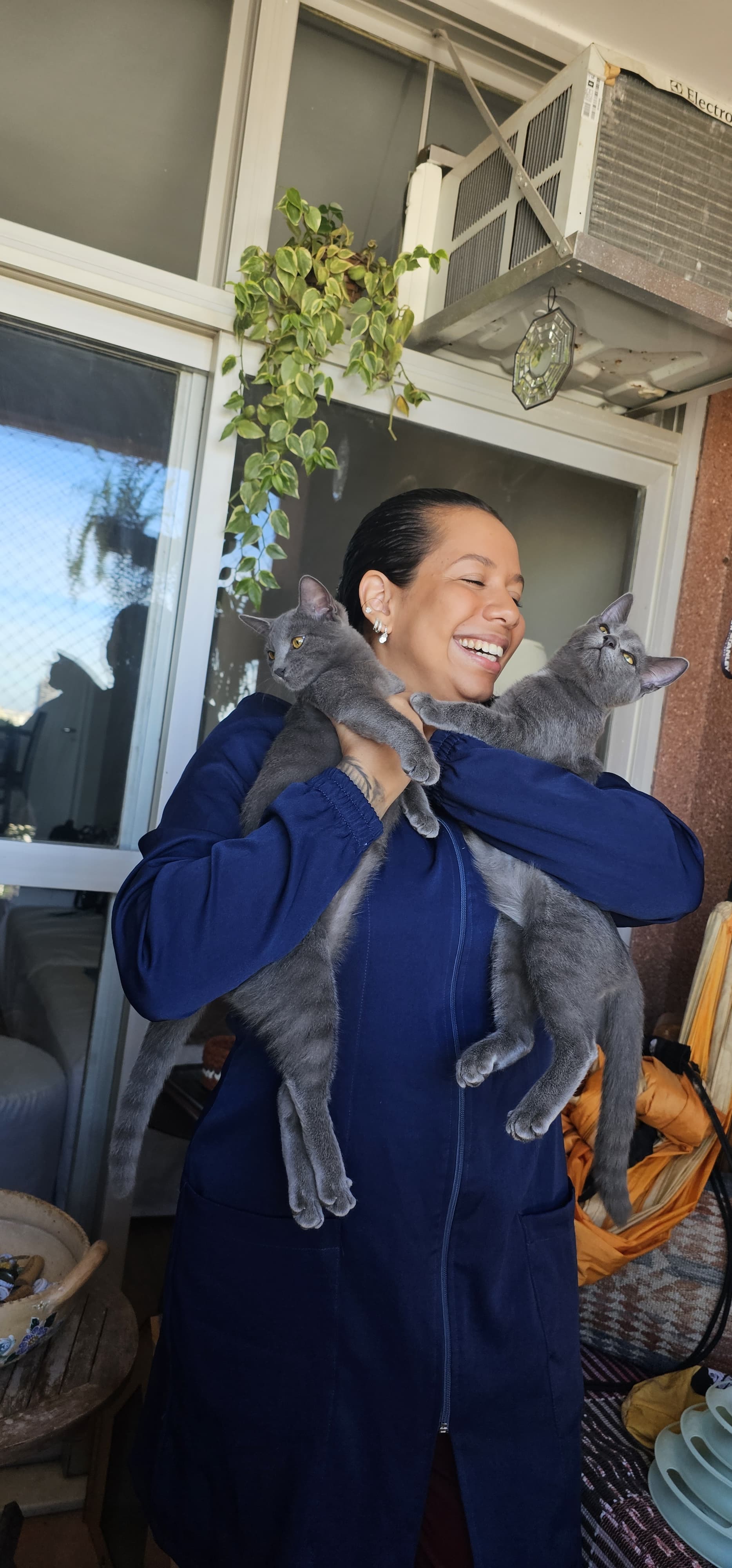 Marcelle realizando estudo de sutura.